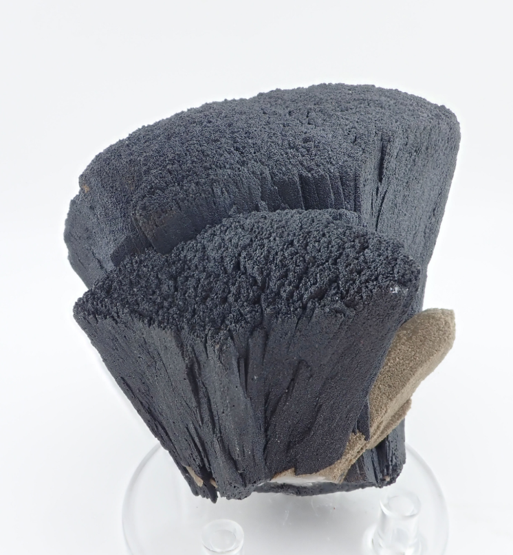 CJ02 – Ilavite with Quartz. Huanggang Mine, Hexigten Banner, Chifeng (Ulanhad), Inner Mongolia Autonomous Region, China